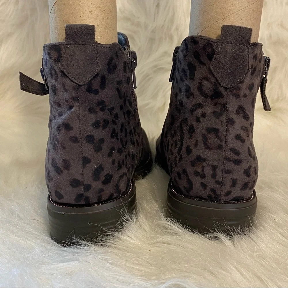 Gray Suede Ankle Boots with Zipper and Perforated Design Big‎ Girls Size 5